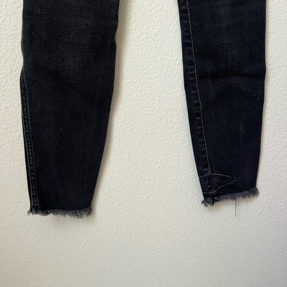 Good American Good Curve Black Jeans With Raw Hem & Distressed Size 6/28 - Picture 3 of 6